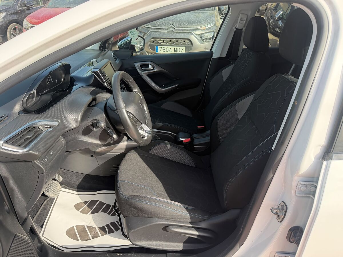 PEUGEOT 2008 STYLE 1.2 E-THP AUTO SPANISH LHD IN SPAIN 83000 MILES SUPERB 2018